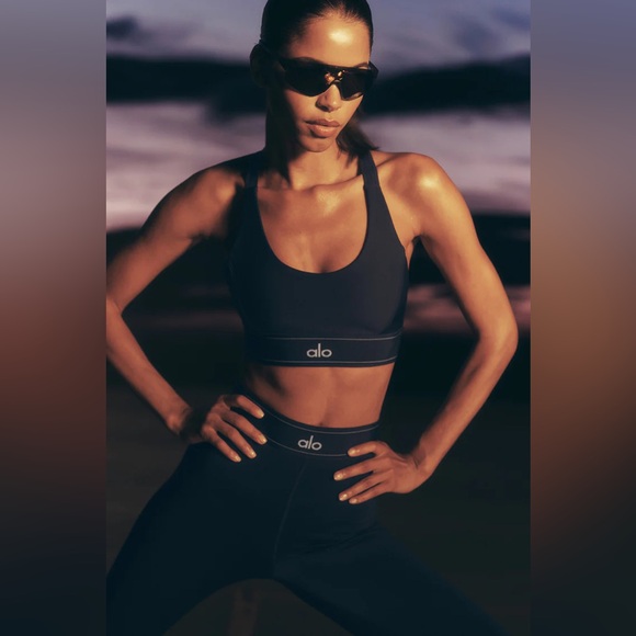 ALO Yoga Airlift Suit Up Bra Navy Size Small BNWT - Picture 8 of 11